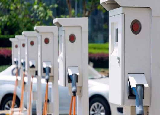 英國(guó)電動(dòng)汽車(chē)行業(yè)陷入困境，英媒：中國(guó)背鍋！